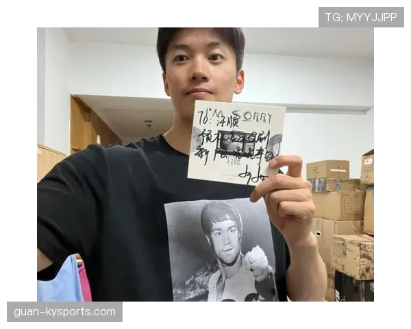 汪顺家的冰箱里塞满蛋白粉，连饮料都是按秒喝的