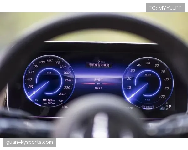 梁伟铿训练完直接打车去喝下午茶，这松弛感谁懂啊